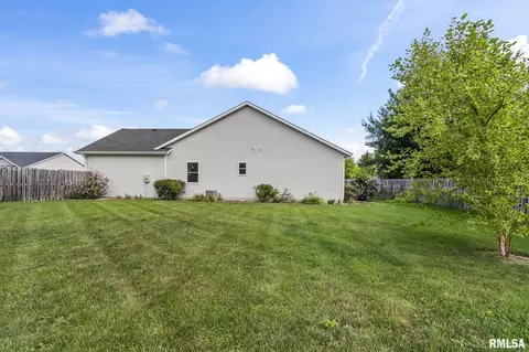 Exterior - 1514 Balfour Dr, Springfield, IL 62711 photo 6 of 8