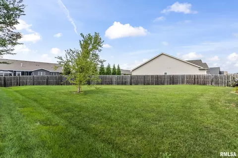 Exterior - 1514 Balfour Dr, Springfield, IL 62711 photo 4 of 8
