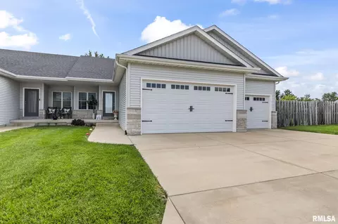 Exterior - 1514 Balfour Dr, Springfield, IL 62711 photo 2 of 8
