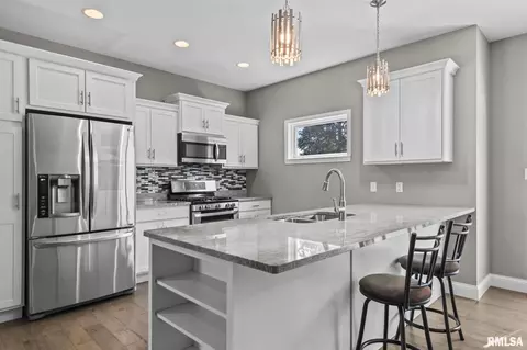 Kitchen - 1514 Balfour Dr, Springfield, IL 62711 photo 2 of 5