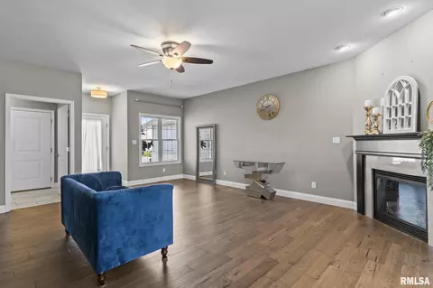 Living - 1514 Balfour Dr, Springfield, IL 62711 photo 1 of 1