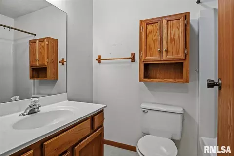 Bath - 3211 Ashley Ln, Springfield, IL 62707 photo 2 of 2