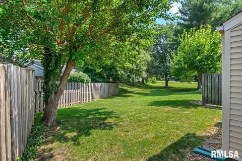 Exterior - 3211 Ashley Ln, Springfield, IL 62707 photo 4 of 6