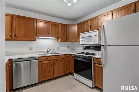 Kitchen - 3211 Ashley Ln, Springfield, IL 62707 photo 2 of 2
