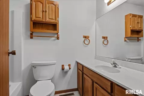Bath - 3211 Ashley Ln, Springfield, IL 62707 photo 1 of 2