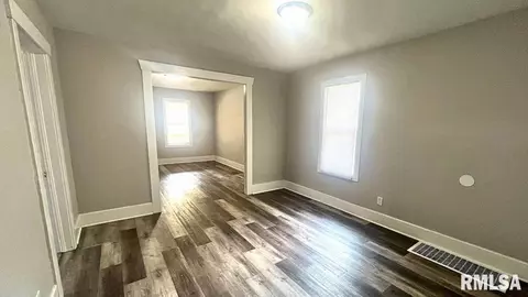 Entry Way - 121 S Wesley St, Springfield, IL 62703 photo 3 of 7