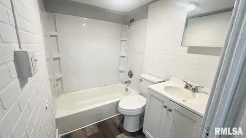 Bath - 121 S Wesley St, Springfield, IL 62703 photo 1 of 1