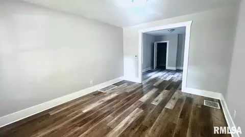 Entry Way - 121 S Wesley St, Springfield, IL 62703 photo 1 of 7