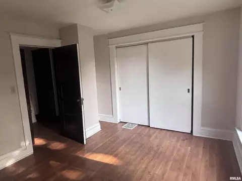 2212 S 10th St, Springfield, IL 62703 photo 2