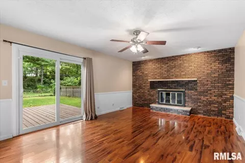 Living - 169 Bellerive Rd, Springfield, IL 62704 photo 6 of 8