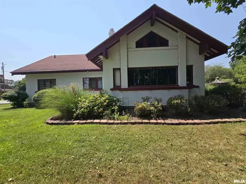 210 Fort Edwards Dr, Warsaw, IL 62379