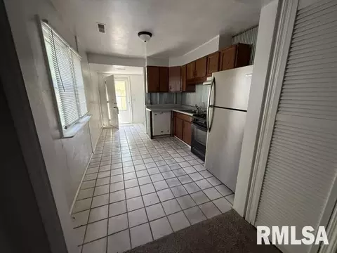 Entry Way - 2204 E Adams St, Springfield, IL 62703 photo 2 of 2