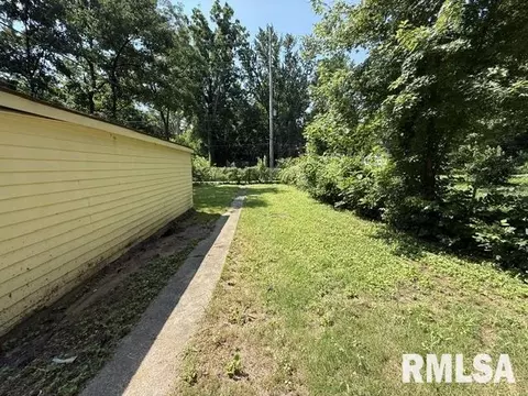 Exterior - 2204 E Adams St, Springfield, IL 62703 photo 2 of 2