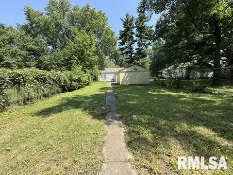 Exterior - 2204 E Adams St, Springfield, IL 62703 photo 1 of 2