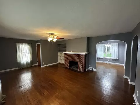 Living - 200 N Maple St, Athens, IL 62613 photo 4 of 4
