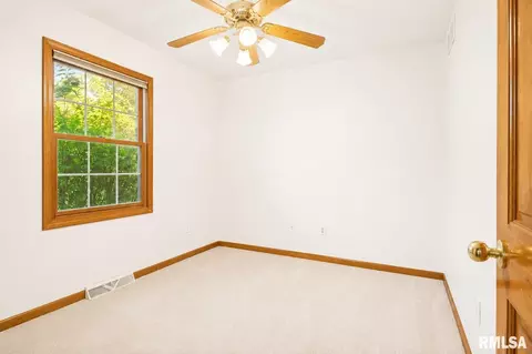 Bedroom - 3908 Greenfield Dr, Springfield, IL 62704 photo 4 of 9