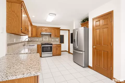 Kitchen - 3908 Greenfield Dr, Springfield, IL 62704 photo 2 of 2