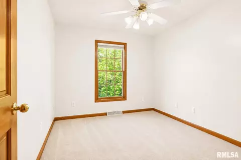 Bedroom - 3908 Greenfield Dr, Springfield, IL 62704 photo 6 of 9