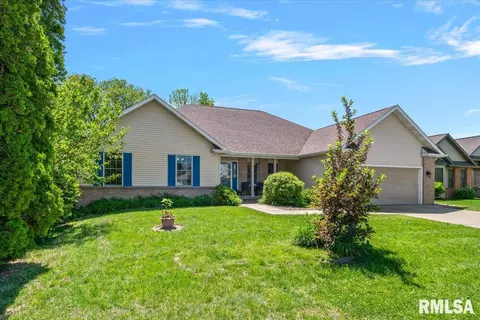 Exterior - 3908 Greenfield Dr, Springfield, IL 62704 photo 3 of 7