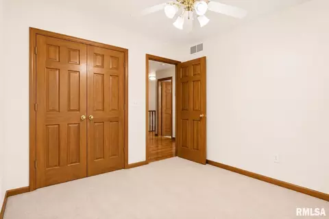 Bedroom - 3908 Greenfield Dr, Springfield, IL 62704 photo 8 of 9