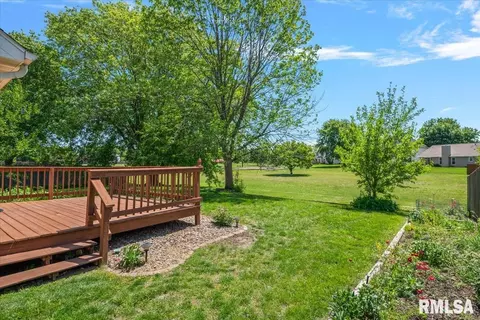Exterior - 3908 Greenfield Dr, Springfield, IL 62704 photo 4 of 7