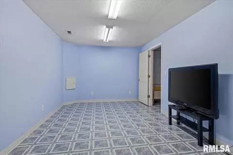 Other - 3908 Greenfield Dr, Springfield, IL 62704 photo 15 of 16