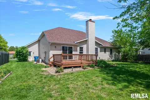 Exterior - 3908 Greenfield Dr, Springfield, IL 62704 photo 5 of 7
