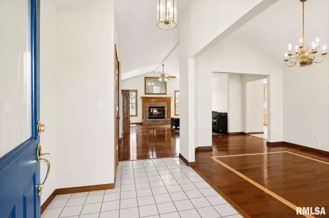 Entry Way - 3908 Greenfield Dr, Springfield, IL 62704 photo 1 of 1