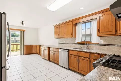 Kitchen - 3908 Greenfield Dr, Springfield, IL 62704 photo 1 of 2