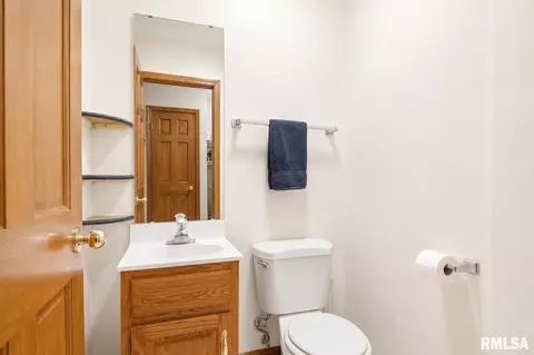Bath - 3908 Greenfield Dr, Springfield, IL 62704 photo 1 of 6