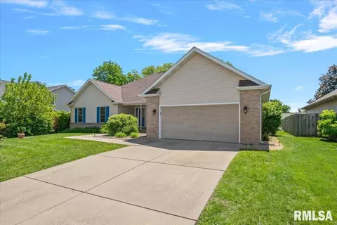 Exterior - 3908 Greenfield Dr, Springfield, IL 62704 photo 2 of 7