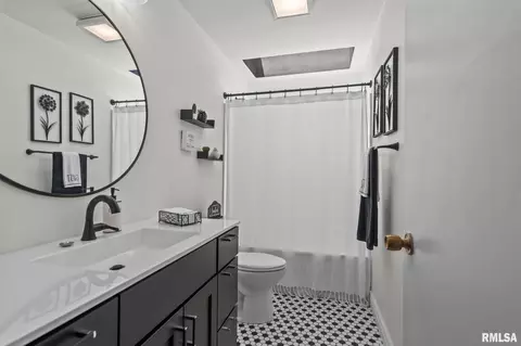 Bath - 2201 W Washington St, Springfield, IL 62702 photo 3 of 3