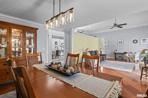 Dining - 2201 W Washington St, Springfield, IL 62702 photo 3 of 5
