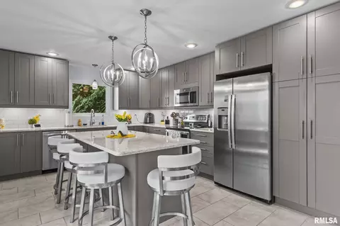 Kitchen - 2201 W Washington St, Springfield, IL 62702 photo 1 of 7