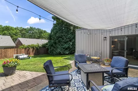 Exterior - 2201 W Washington St, Springfield, IL 62702 photo 8 of 11