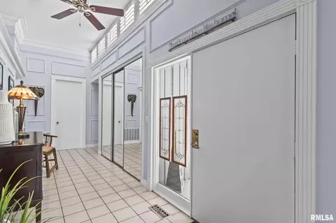 Entry Way - 2201 W Washington St, Springfield, IL 62702 photo 4 of 4