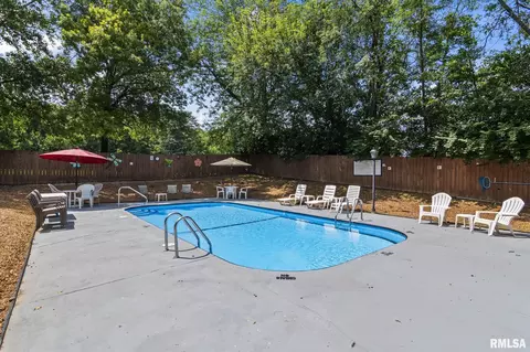 Exterior - 2201 W Washington St, Springfield, IL 62702 photo 7 of 11
