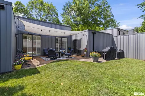 Exterior - 2201 W Washington St, Springfield, IL 62702 photo 4 of 11