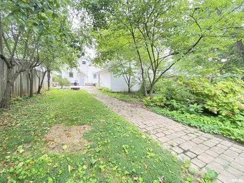 Exterior - 525 S Feldkamp Ave, Springfield, IL 62704 photo 6 of 7