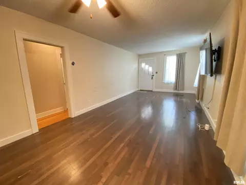 Living - 525 S Feldkamp Ave, Springfield, IL 62704 photo 2 of 2