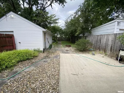 Exterior - 525 S Feldkamp Ave, Springfield, IL 62704 photo 7 of 7