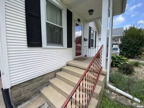 Exterior - 525 S Feldkamp Ave, Springfield, IL 62704 photo 3 of 7