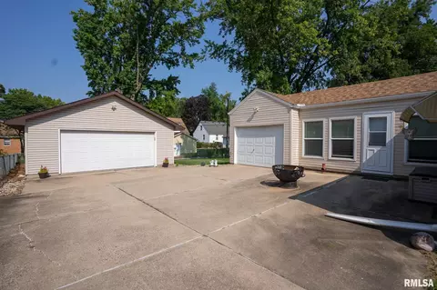 Exterior - 1919 Marland St, Springfield, IL 62702 photo 3 of 5