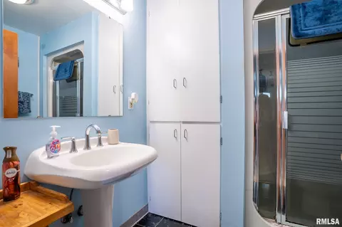 Bath - 1919 Marland St, Springfield, IL 62702 photo 1 of 1
