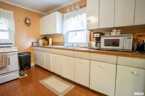Kitchen - 1919 Marland St, Springfield, IL 62702 photo 1 of 2