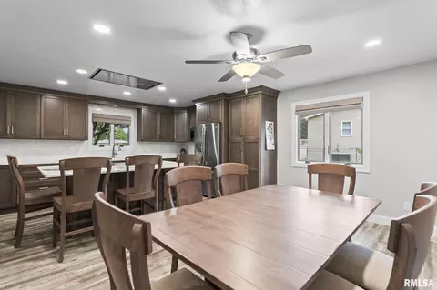 Dining - 2241 W Road Dr, Springfield, IL 62711 photo 2 of 2