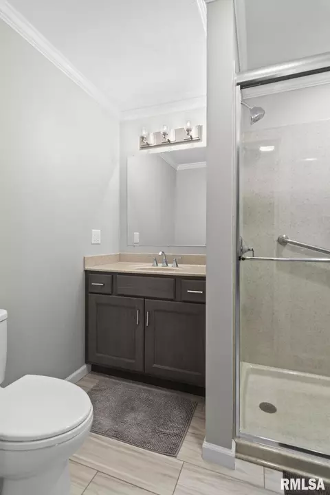 Bath - 2241 W Road Dr, Springfield, IL 62711 photo 2 of 3