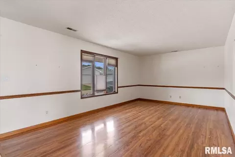 Living - 120 Agustus Ln, Springfield, IL 62703 photo 2 of 4