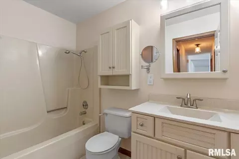 Bath - 120 Agustus Ln, Springfield, IL 62703 photo 1 of 1
