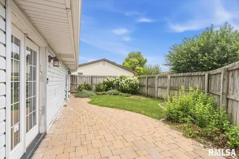 Exterior - 120 Agustus Ln, Springfield, IL 62703 photo 2 of 5